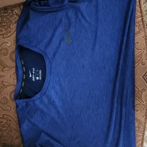 Men's Dri-Fit Nike shirt size extra large